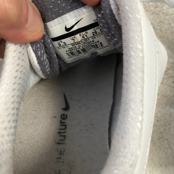 Nike shoes - Picture 5 of 5